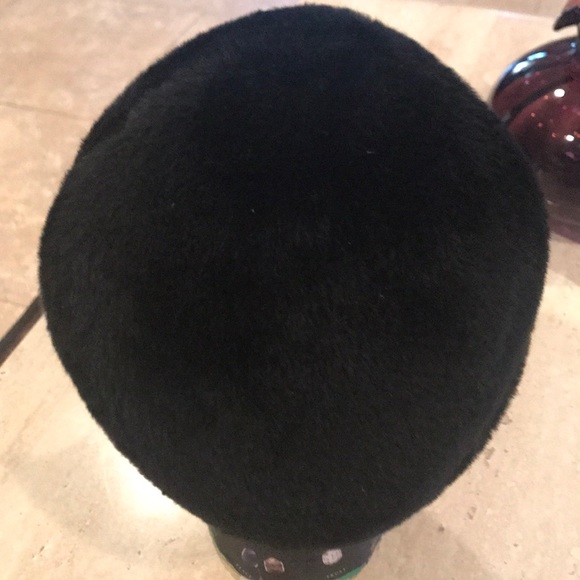 Gwen Pennington bridadoon back faux fur hat - Picture 3 of 5